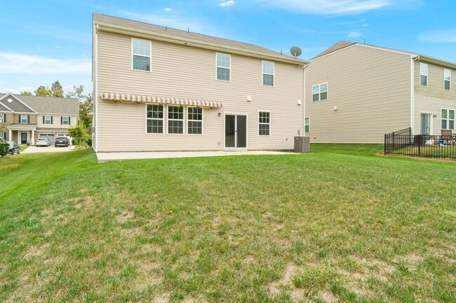 Building Photo - Beautiful spacious Home in Berewick community in Steel Creek Fence in Yard