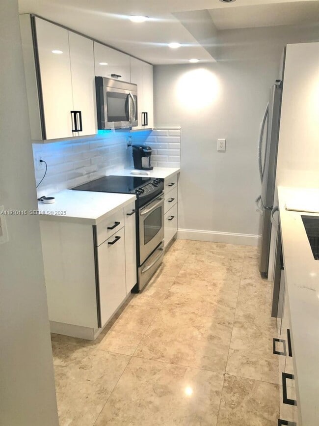 Building Photo - 1717 N Bayshore Dr