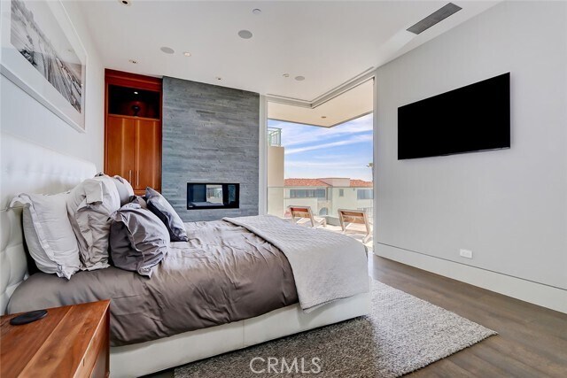 Building Photo - 3208 Ocean Dr