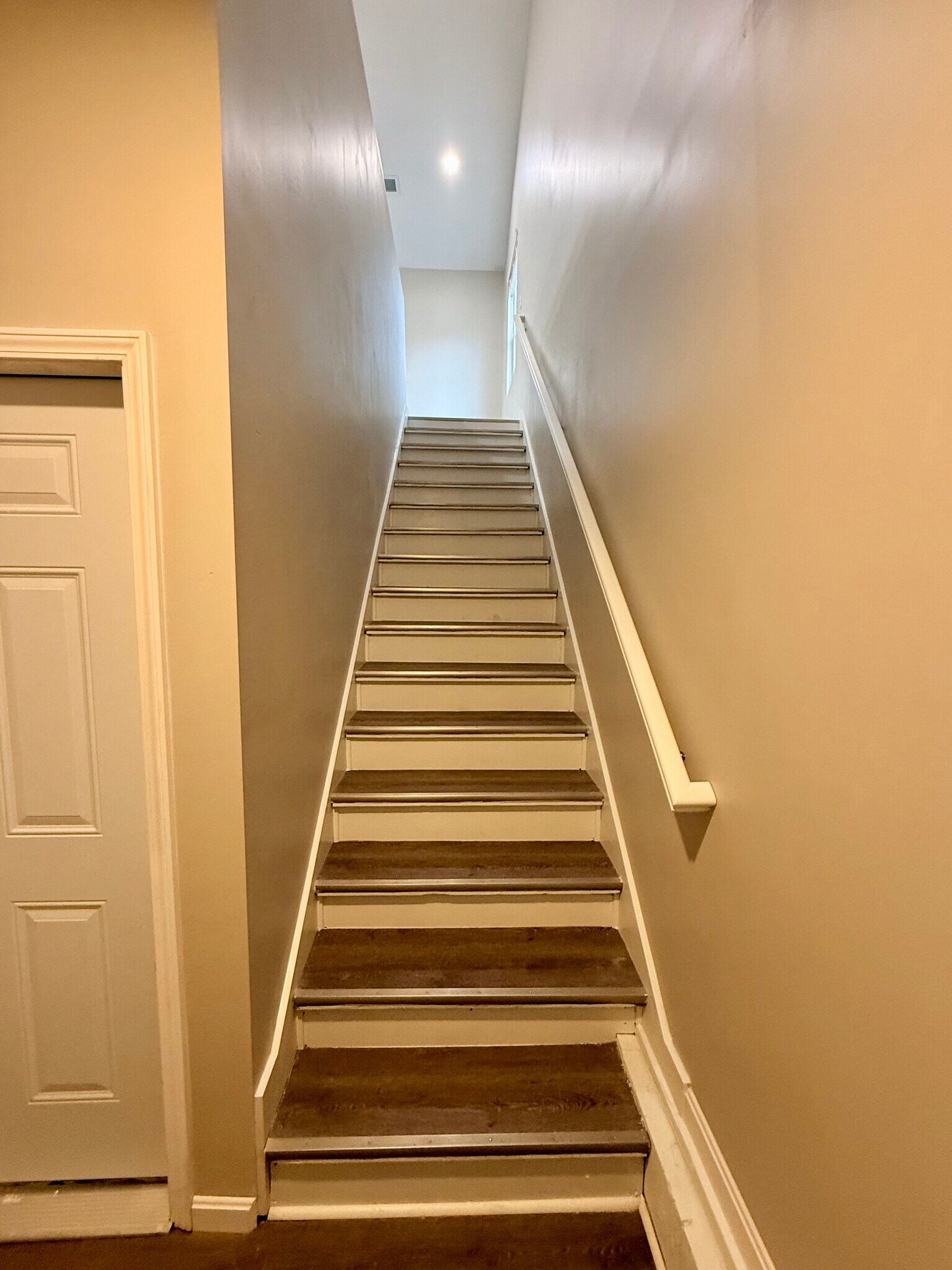 Building Photo - 737 Oak St