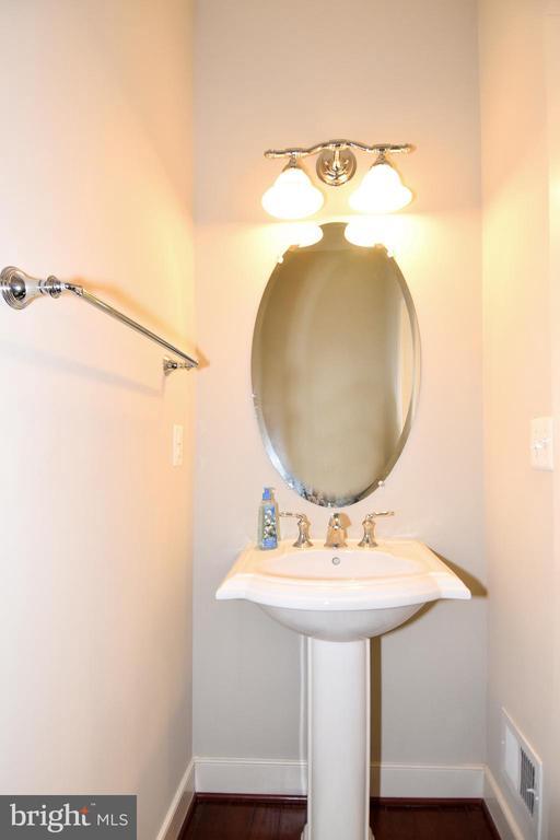 Building Photo - 4531 Westhall Dr