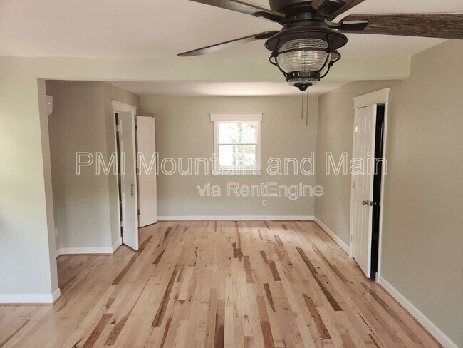 Building Photo - 488 Lake Hosea Dr