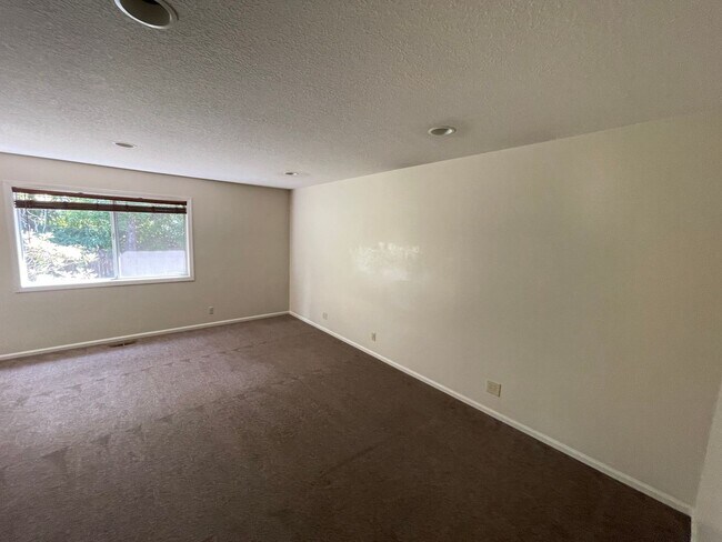 Building Photo - Fantastic 3 Bed/2 Bath Single Family Home on Blackburn St.