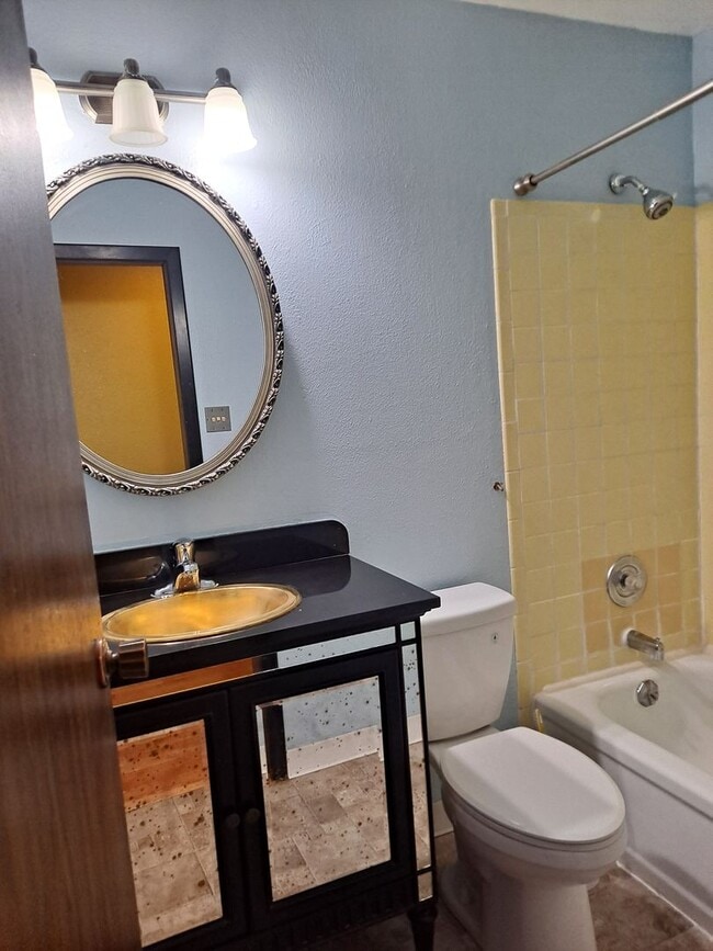 Building Photo - ALL PROSPECTIVE TENANTS MUST SUBMIT A $58 NON-REFUNDABLE APPLICATION FEE PER APPLICANT ONLINE AND...