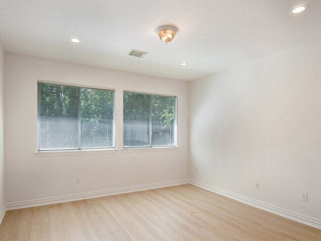 Building Photo - 74 S Scribewood Cir