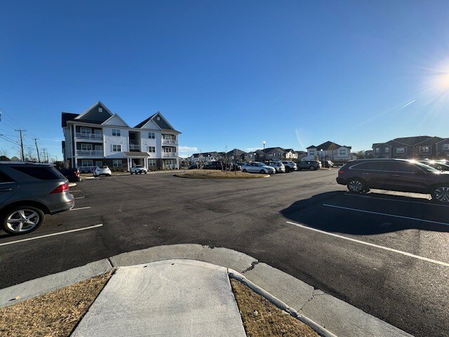 Building Photo - 1720 Vankar Dr