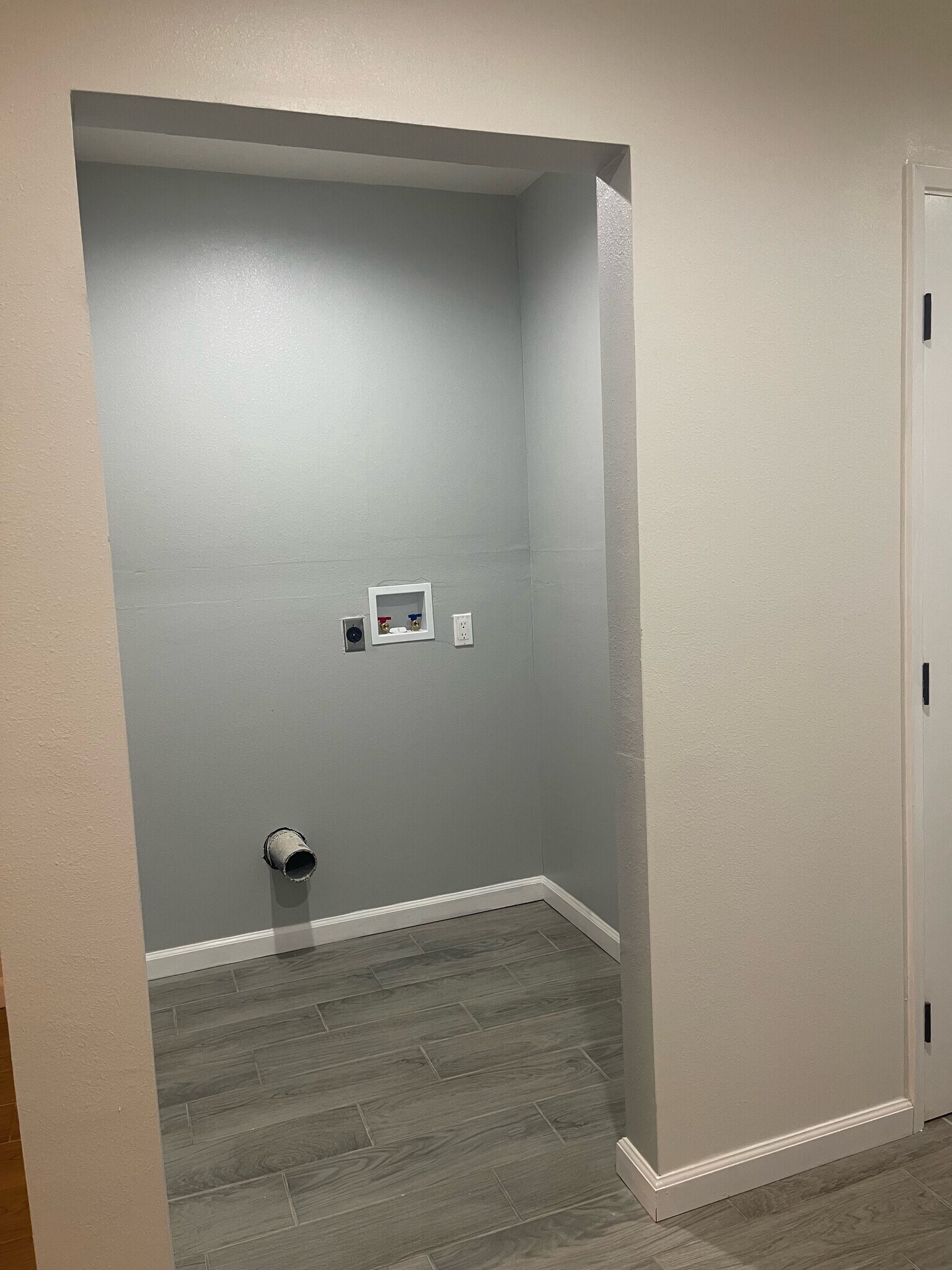 Building Photo - 230 Dalewood Ave