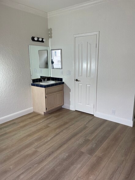 Building Photo - 5039 E Ocean Blvd