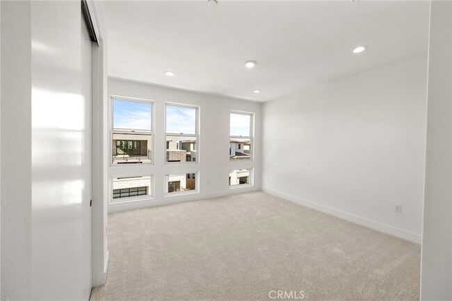 Building Photo - 164 Apron