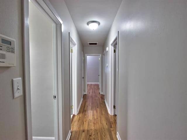 Building Photo - 2107 High Rd