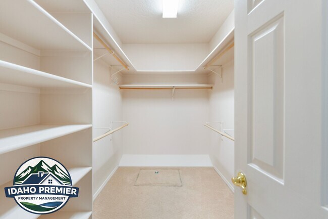Building Photo - 418 E Trailside Dr