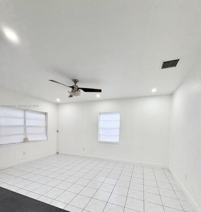 Building Photo - 1332 NE 177th St