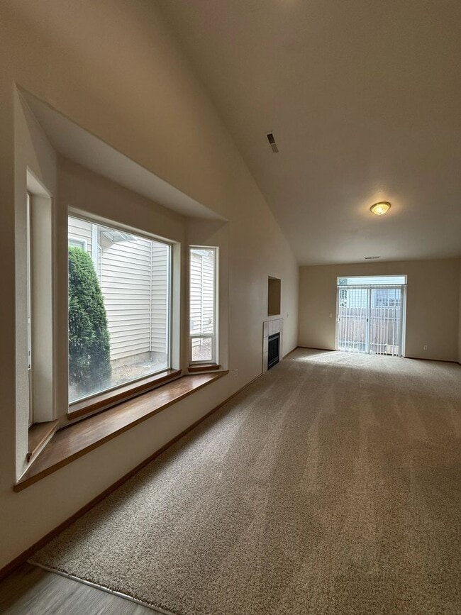 Building Photo - 2117 NE 81st Ave