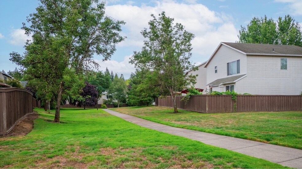 Building Photo - 5175 NE Schoeler Cir