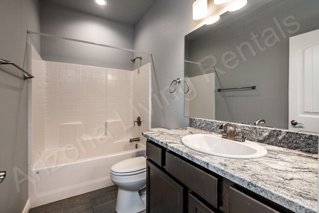 Building Photo - DON'T MISS THIS THREE BEDROOM TOWNHOUSE IN A PRIME LOCATION