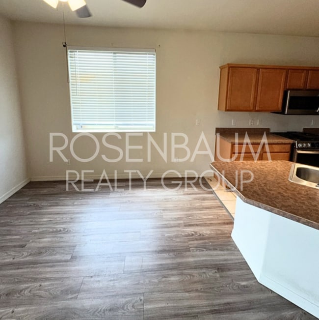 Building Photo - 8003 N Racehorse Rd