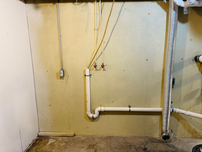 Building Photo - Dog Friendly 4 Bedroom - Billings West End