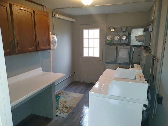 Building Photo - 5 Orchard Park