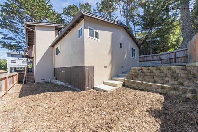 Building Photo - Three Bedroom Three Bath Home in Monterey with Ocean Views