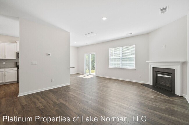 Building Photo - 5 br, 3 bath House - 16116 Trenton Green Lane