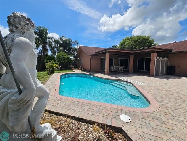 Building Photo - 11327 Little Bear Dr