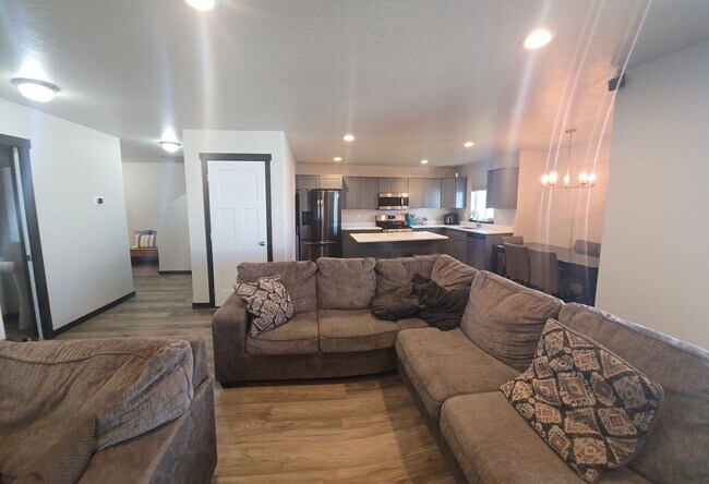 Building Photo - Modern 3-Bedroom Home in Pradera – Post Fa...
