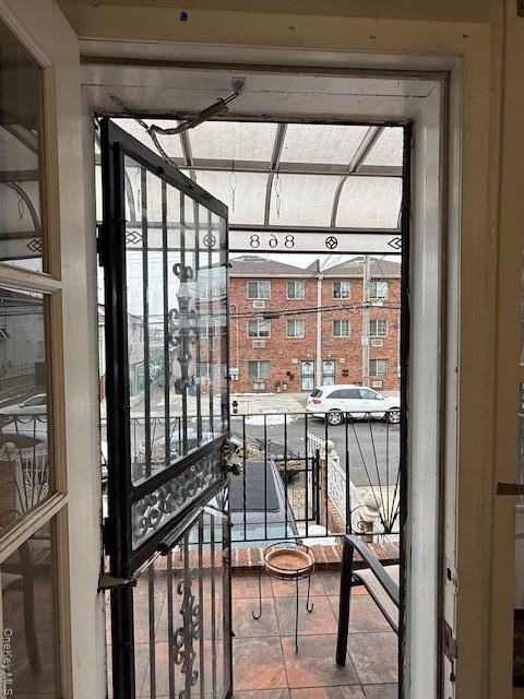 Building Photo - 868 E 95th St