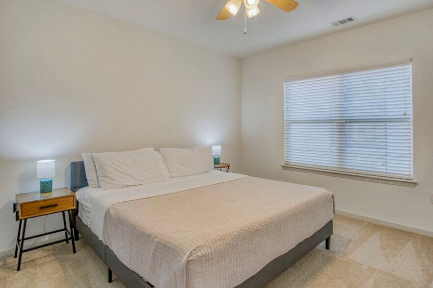 Building Photo - 8367 Coventry Ct