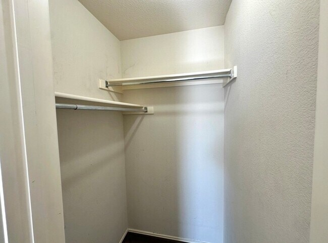 Building Photo - 224 Mulberry Dr