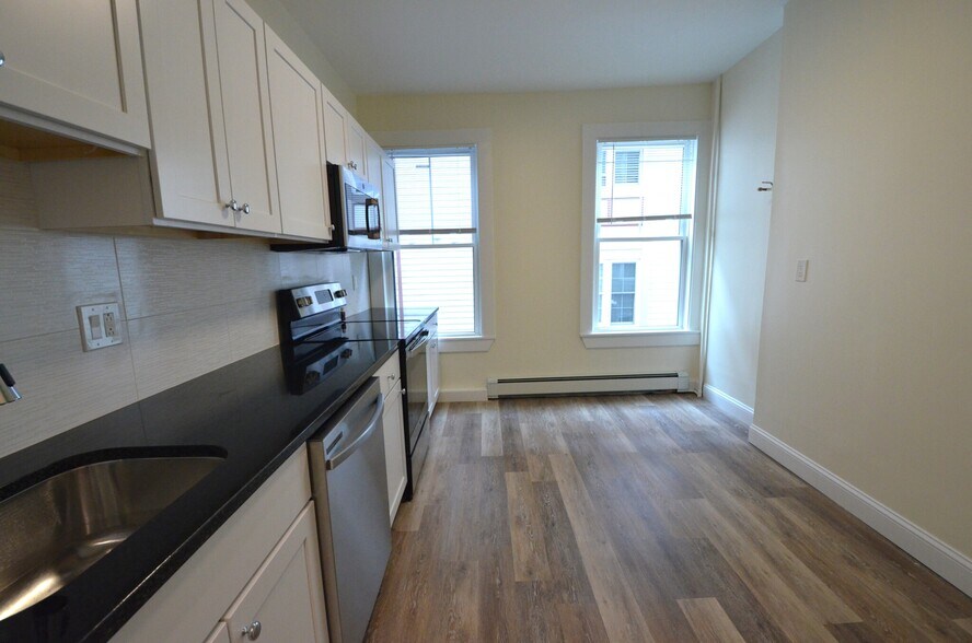 Building Photo - 35 Brookline St