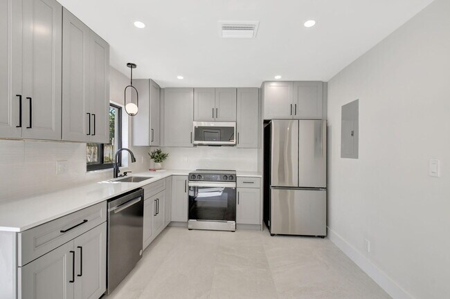 Building Photo - 2894 Florida Blvd