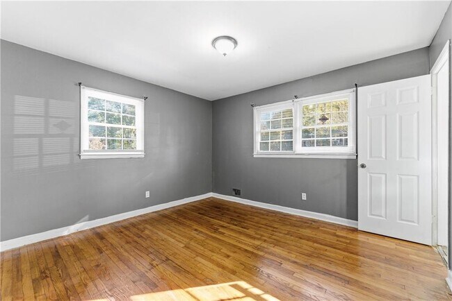 Building Photo - 1961 Valley Ridge Dr SW