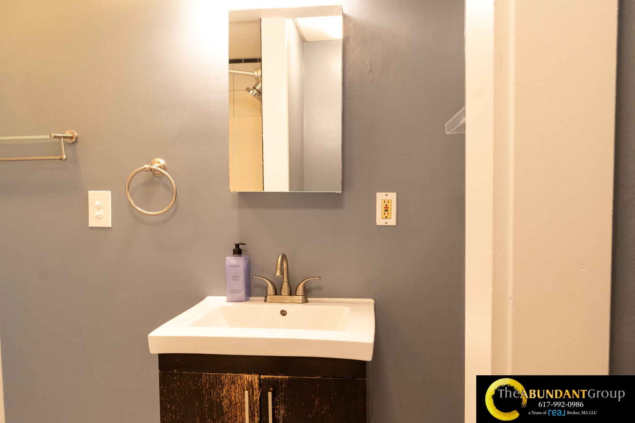 Building Photo - 133 Otis St