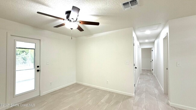 Building Photo - 104 Cherry St