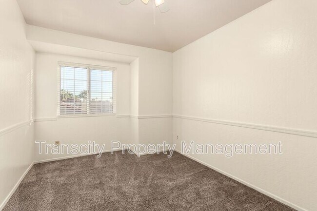 Building Photo - 3722 E Long Lake Rd