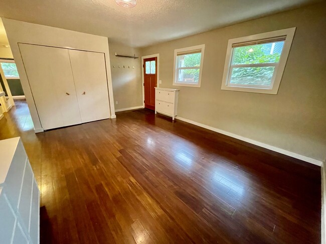 Building Photo - Portland Oasis: 3-Bedroom Gem with AC, Fen...