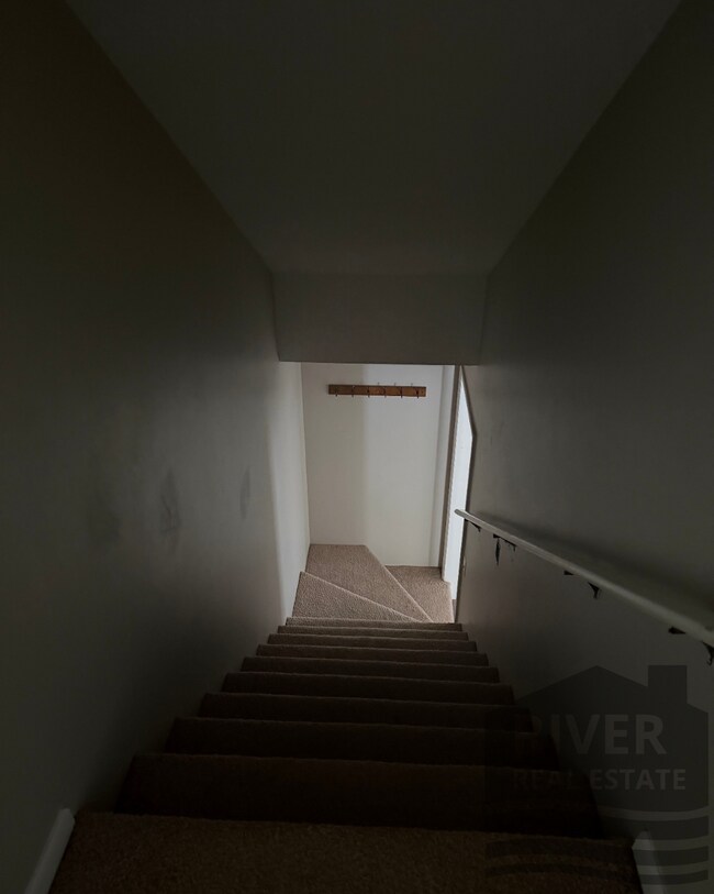 Building Photo - 2150 Estaline Dr
