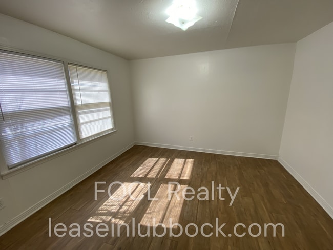 Building Photo - 3 bedroom, 1 bath in Medical District