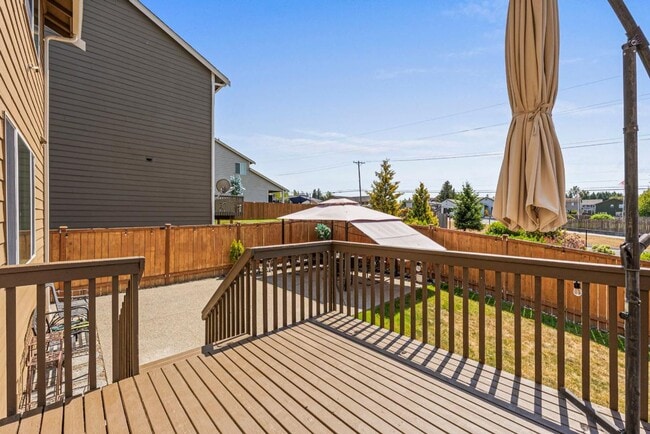 Building Photo - Spacious Corner Lot Home Near JBLM | 4 Bed...