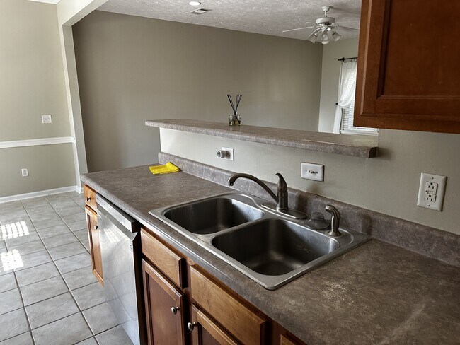 Building Photo - 2480 Oak Hill Dr