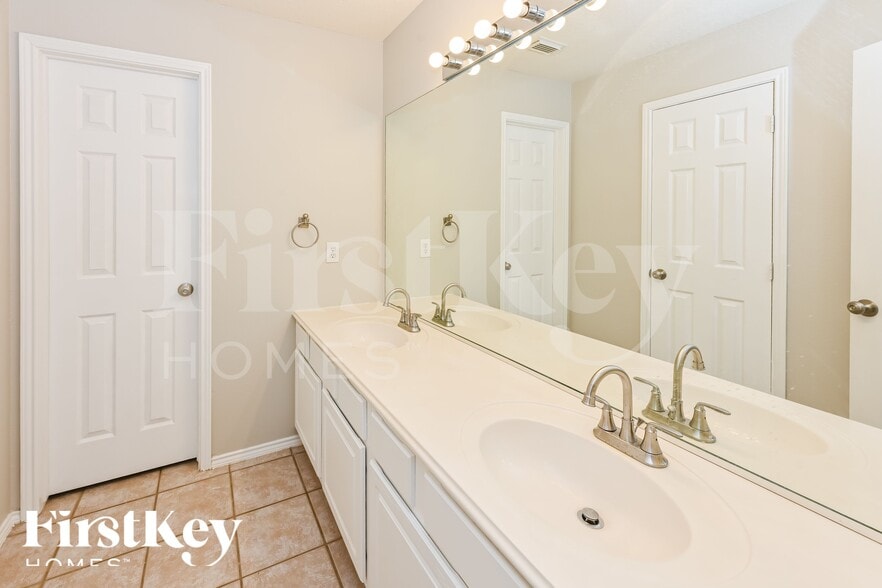 Building Photo - 3302 Thorpeshire Ct