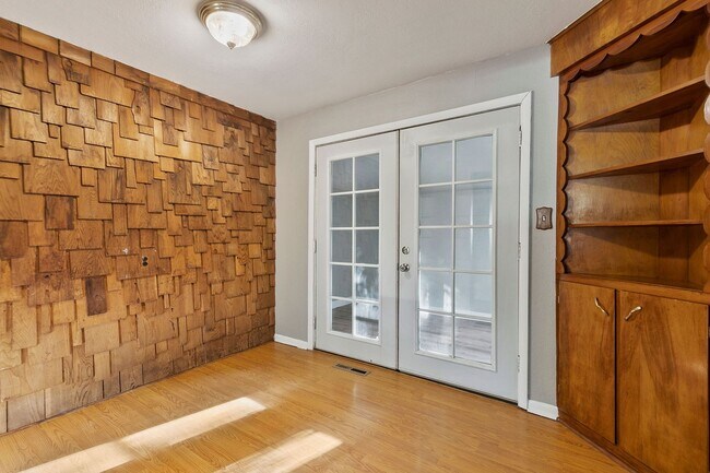 Building Photo - 400 Tedmon Dr