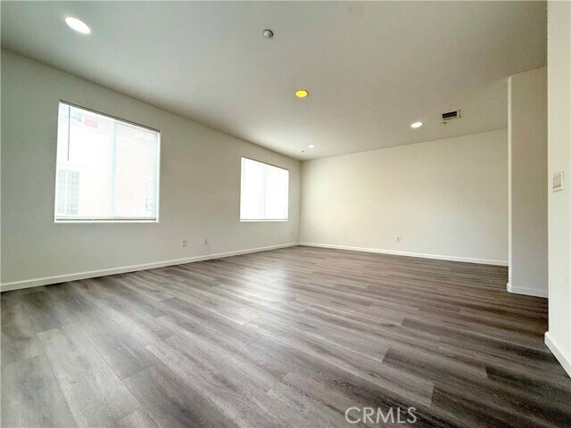 Building Photo - 3317 Del Mar Ave