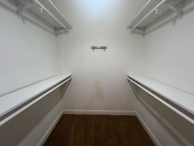 Building Photo - Beautiful 4 Bedroom/ 2.5 Bath with Integra...