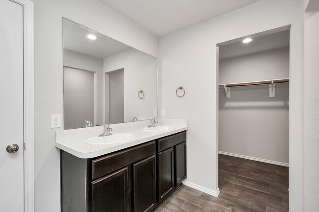 Building Photo - 9847 Laurel Lake Dr