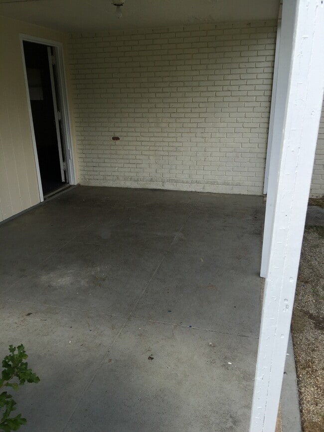 Building Photo - 3 Bed, 1 Bath Home