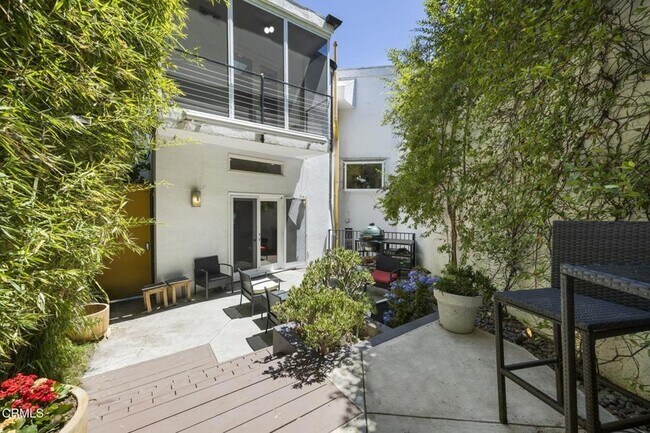 Building Photo - 3551 Dixie Canyon Pl