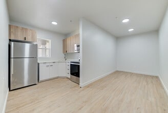 Building Photo - 404 E 5600 S