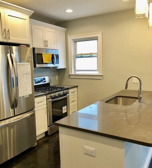 Building Photo - 94 Grant St