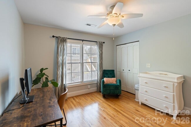 Building Photo - 425 E Tremont Ave